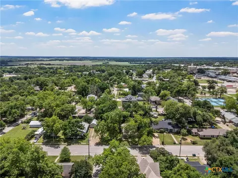 View/Area - 407 E 7th St, Cameron, TX 76520 photo 1 of 6