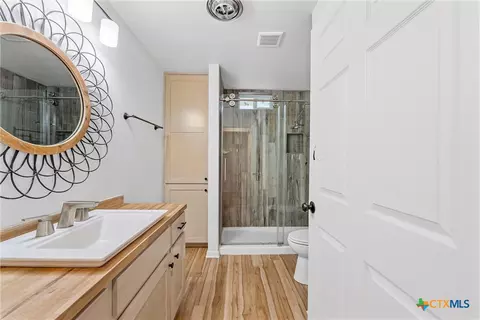 Bath - 407 E 7th St, Cameron, TX 76520 photo 2 of 4