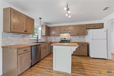 Kitchen - 407 E 7th St, Cameron, TX 76520 photo 3 of 4