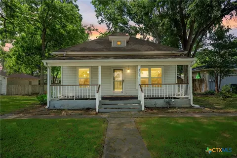 Exterior - 407 E 7th St, Cameron, TX 76520 photo 2 of 8