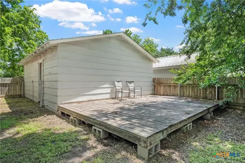 Exterior - 407 E 7th St, Cameron, TX 76520 photo 7 of 8