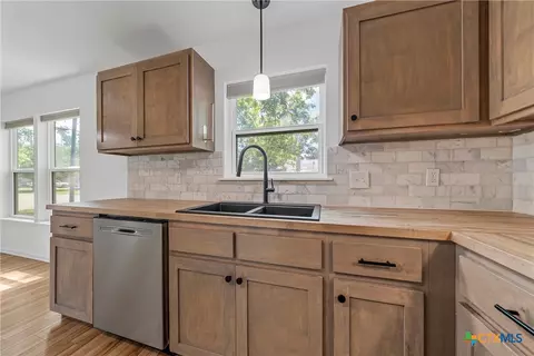Kitchen - 407 E 7th St, Cameron, TX 76520 photo 4 of 4