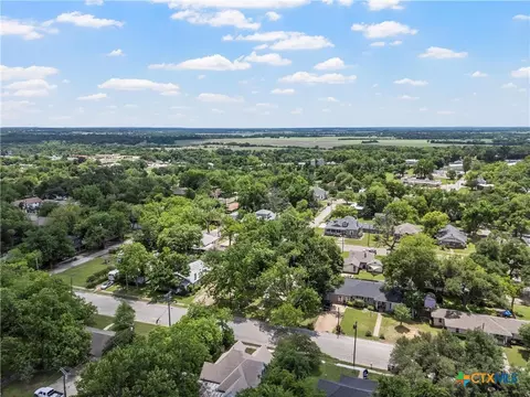 View/Area - 407 E 7th St, Cameron, TX 76520 photo 2 of 6