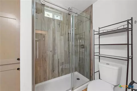 Bath - 407 E 7th St, Cameron, TX 76520 photo 4 of 4