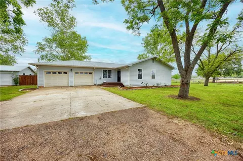 1001 Us Highway 77 N, Hallettsville, TX 77964