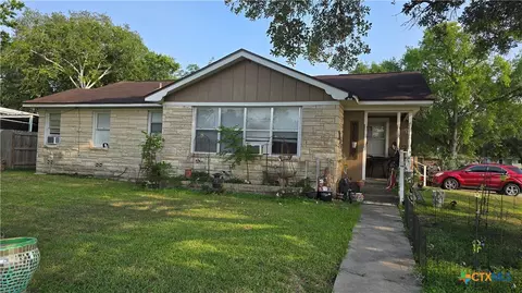 701 E Anaqua Ave, Victoria, TX 77901