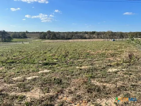 701 Sunrise Ln, La Vernia, TX 78121