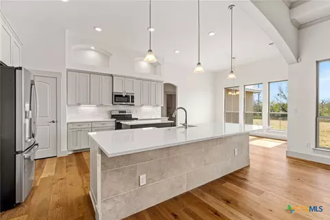 321 Farmhouse Dr, Marion, TX 78124