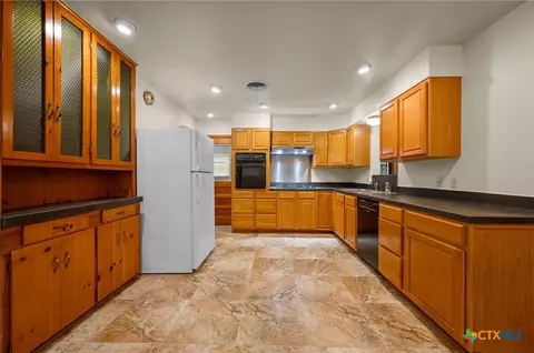 Kitchen - 201 Hillcrest Dr, Luling, TX 78648 photo 2 of 4