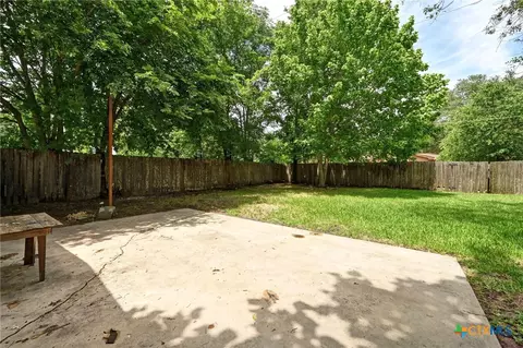 Exterior - 201 Hillcrest Dr, Luling, TX 78648 photo 2 of 9