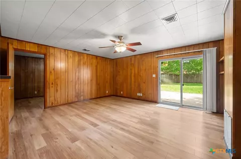 Living - 201 Hillcrest Dr, Luling, TX 78648 photo 5 of 6