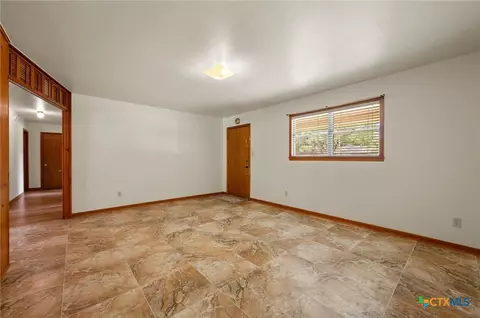 Living - 201 Hillcrest Dr, Luling, TX 78648 photo 3 of 6