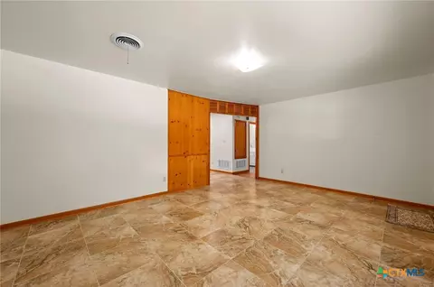 Living - 201 Hillcrest Dr, Luling, TX 78648 photo 2 of 6