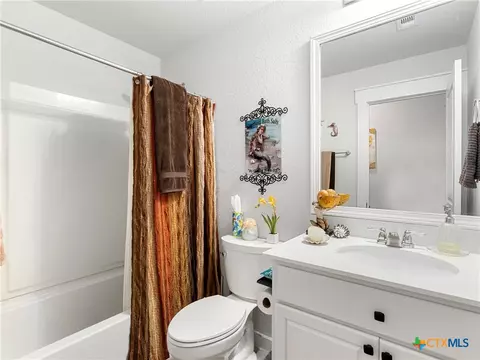 Bath - 10744 Rosalina Loop, Converse, TX 78109 photo 2 of 2