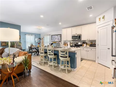 Kitchen - 10744 Rosalina Loop, Converse, TX 78109 photo 1 of 3