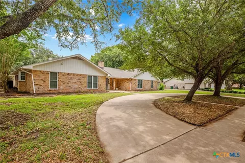 308 Woodway Dr, Victoria, TX 77904