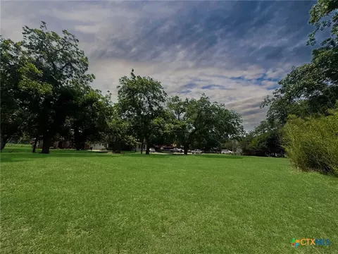 922 Booneville Ave, New Braunfels, TX 78130