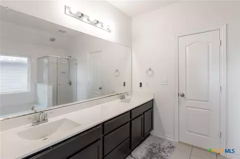 Bath - 263 Joseph Dr, Buda, TX 78610 photo 2 of 2