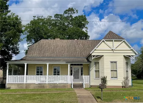 114 N Market St, Goliad, TX 77963