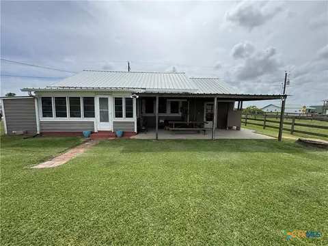 549 Marshall Johnson Ave, Port Lavaca, TX 77979