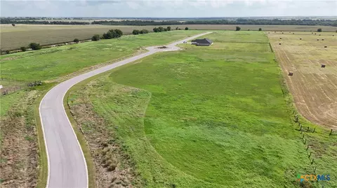 104 Pr 711, Lott, TX 76632