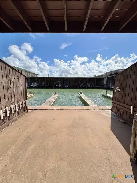440 S 15th St, Port O'connor, TX 77982