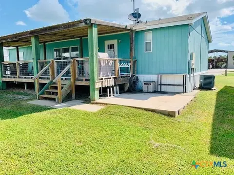 77 Blue St, Port O'connor, TX 77982