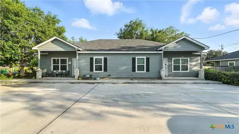 911-913 E Seideman St, Seguin, TX 78155