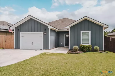 3611 Hanselman Rd, Victoria, TX 77901