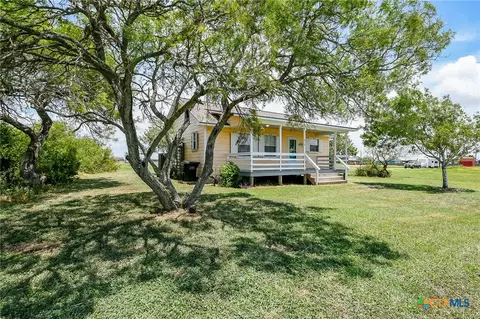 612 Tarpon Dr, Palacios, TX 77465