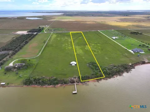 7 Shoreline Ln, Port Lavaca, TX 77979