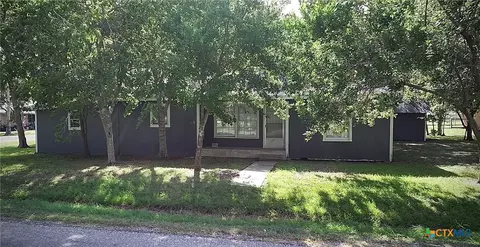 601 S 9th St, Seadrift, TX 77983