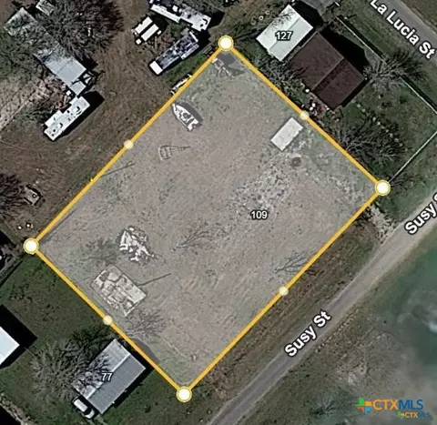 109 Susy St, Port Lavaca, TX 77979