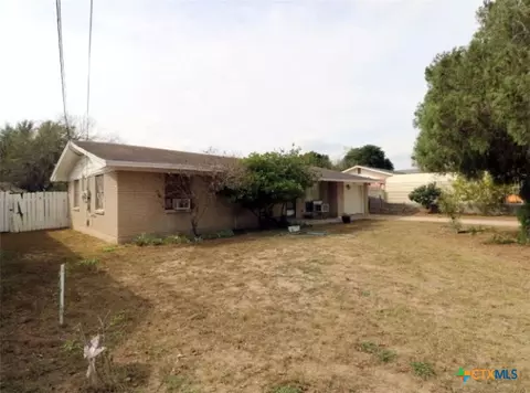 1603 1st St, Zapata, TX 78076