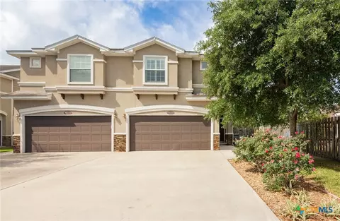 111 Fleetwood Dr, Victoria, TX 77901
