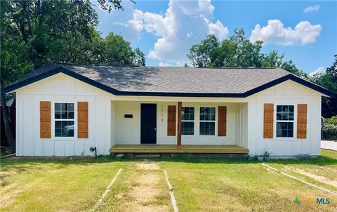 1710 Saunders St, Gatesville, TX 76528