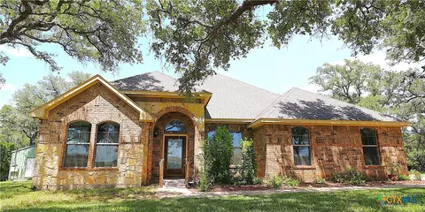 590 Scenic Loop Dr, Goliad, TX 77963