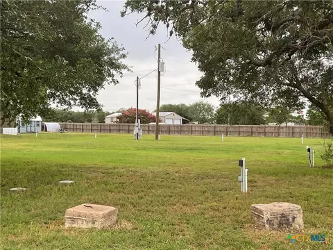 46 County Road 400, Yoakum, TX 77995