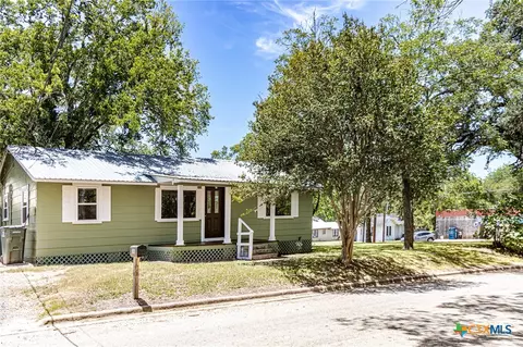 200 Bowie St, Hallettsville, TX 77964