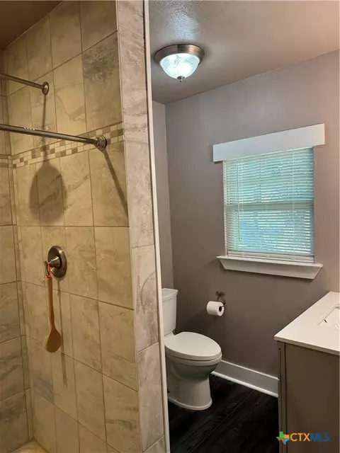 Bath - 602 E 606 E Clayton St, Cuero, TX 77954 photo 3 of 5