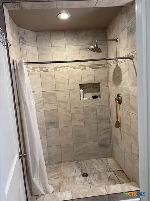 Bath - 602 E 606 E Clayton St, Cuero, TX 77954 photo 4 of 5