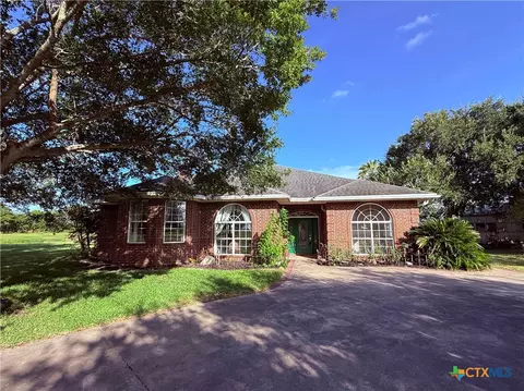 868 Shannon Ln, Port Lavaca, TX 77979