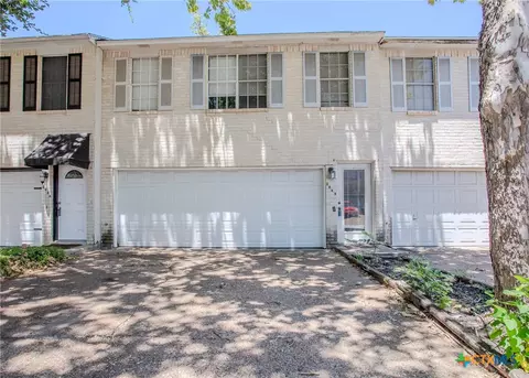204 Westwood St #B, Victoria, TX 77901