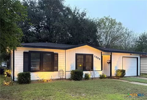 1005 E Polk Ave, Victoria, TX 77901