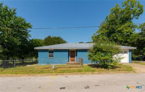 502 S 5th St, Gatesville, TX 76528