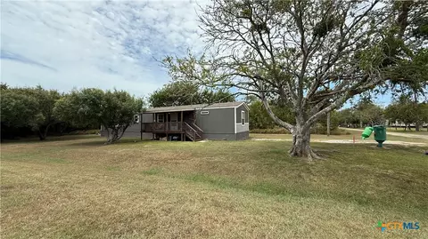 112 E Toledo St, Seadrift, TX 77983