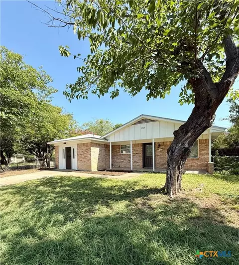 2303 Debra Cir, Killeen, TX 76543