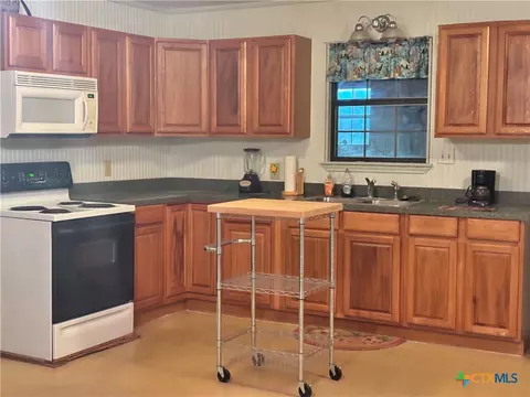 103 Cassie St, Port O'connor, TX 77982