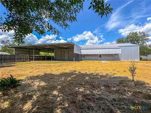 90 Honey Dr, Victoria, TX 77904