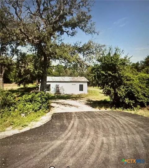3004 N Travis Ave, Cameron, TX 76520